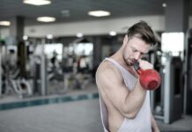 Jakie są najlepsze ćwiczenia na ramiona z kettlebell? Jakie są najlepsze ćwiczenia na ramiona z kettlebell