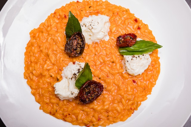 pexels-antony-trivet-14165873 Jakie są najlepsze przepisy na posiłki bogate w błonnik?