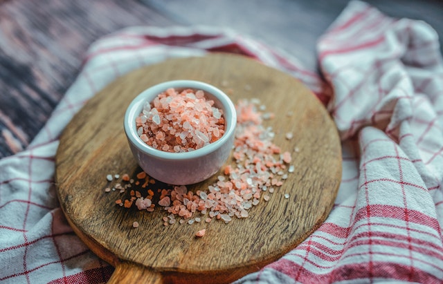 Jakie są najlepsze sposoby na zastąpienie soli w diecie?
