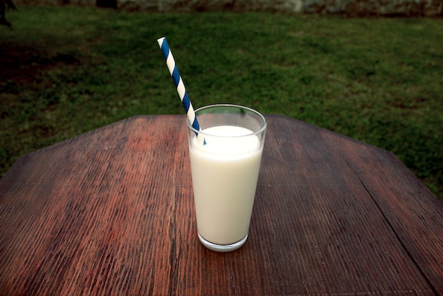 pexels-fá-romero-1675976 Dieta dla karmiącej mamy z nietolerancją laktozy