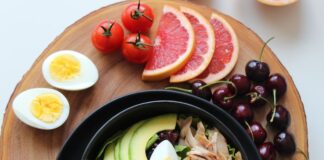 Czy dieta bogata w kwasy tłuszczowe omega-3 może pomóc w leczeniu chorób autoimmunologicznych, takich jak reumatoidalne zapalenie stawów?