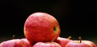 Jakie owoce mogą pomóc w walce z trądzikiem?