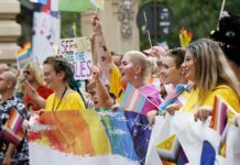 Dlaczego Indonezja i Monako mają takie same flagi?