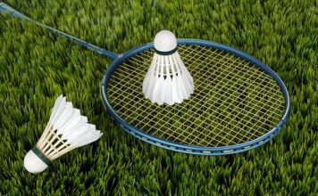 Jak się wymawia słowo badminton?