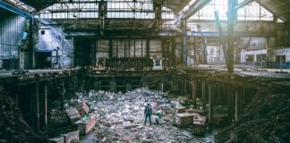 Jak podnieść się po upadku na nartach?