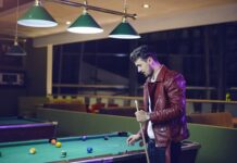 Czym różni się gra snooker od bilarda?