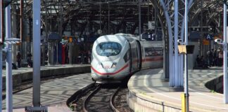 Czym odtłuścić łódkę przed malowaniem?