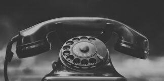 Jak zdrowo trzymać telefon?