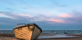 Do czego cumuje się Łódź?