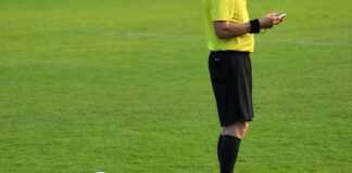 Po co sędzia sprawdza korki?