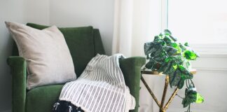 Czy koc termiczny przepuszcza światło?